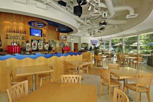 BEACH CLUB BAR & GRILL