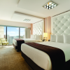 Neapolitan Suite | 2 Queens